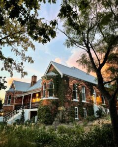 Grand old building in Gundagai with a beautiful Garden now a boutique luxury hotel