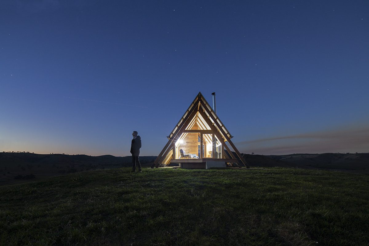 JR's hut at dusk with the stars starting to come out. Off grid accommodation that doesn't let the luxury traveller down