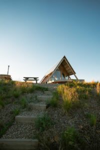 Fergos hut is a place to unplug and get away from your busy life. Soak in the hot tub and reconnect with your partner surrounded by nature. An off grid cabin, high on a hill with spectacular views over the Murrumbidgee river.