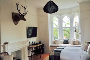 Luxury hotel room in Gundagai